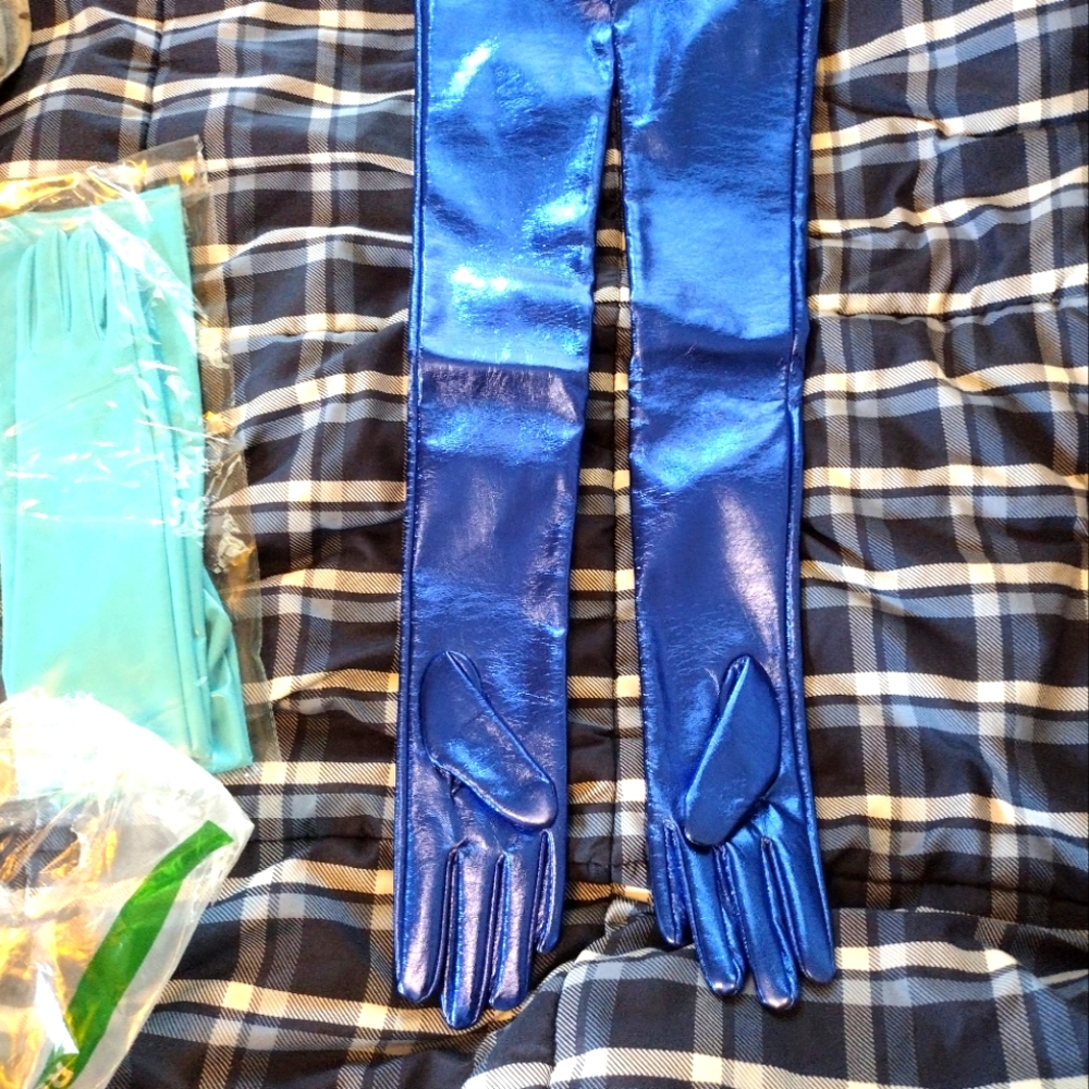 There a pair of Royal Blue long length gloves